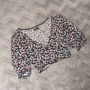 Deep V Cross-Over Floral Puff Sleeve Crop Top